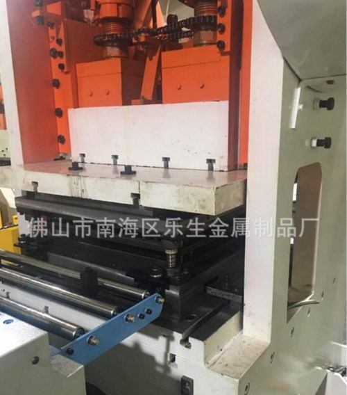 佛山大對(duì)角集成吊頂模具機(jī)械與樂(lè)生金屬制品廠 專業(yè)制造與一體化服務(wù)